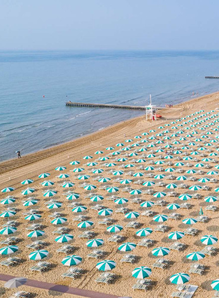 Spiaggia di Jesolo con ombrelloni