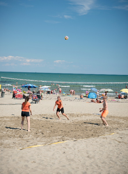 Camping Ca Savio beach volley teenagers