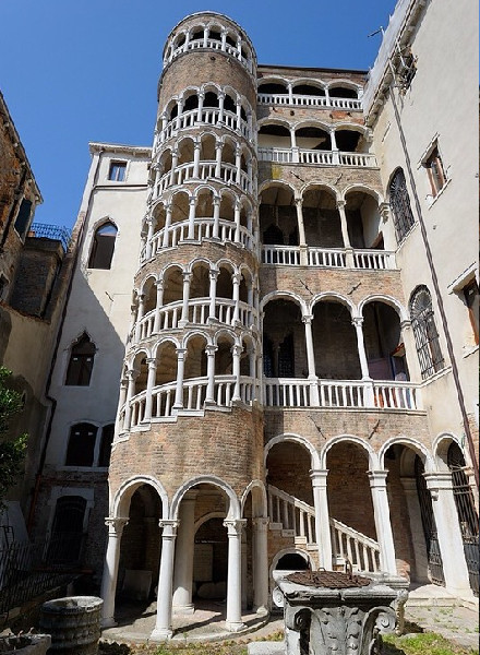 venezia scala del bovolo esterno