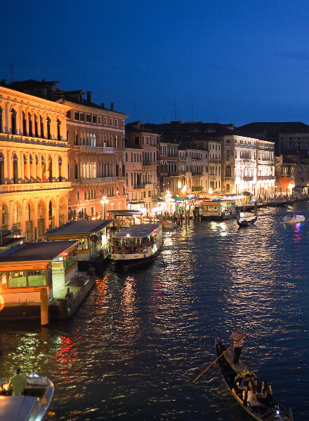 venezia-notte-vaporetto